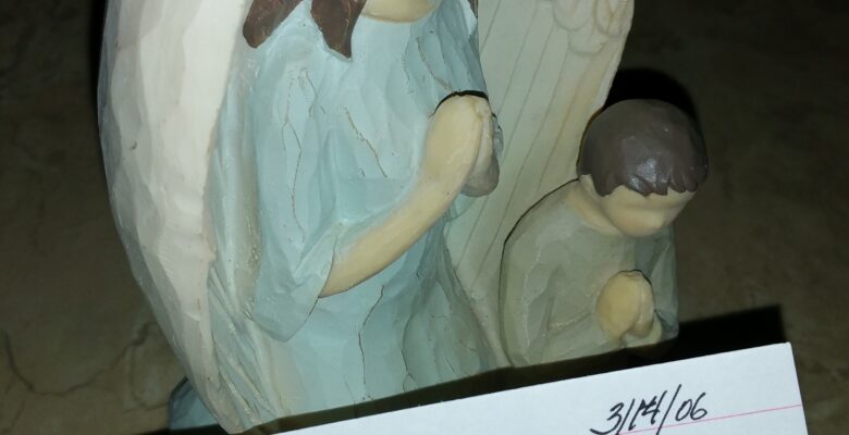 index card prayer with statue of praying angel and child